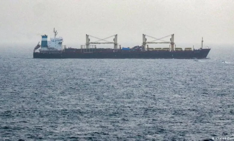 البحرين تشيد بإنقاذ حرس السواحل الإماراتي طاقم ناقلة نفط في الخليج