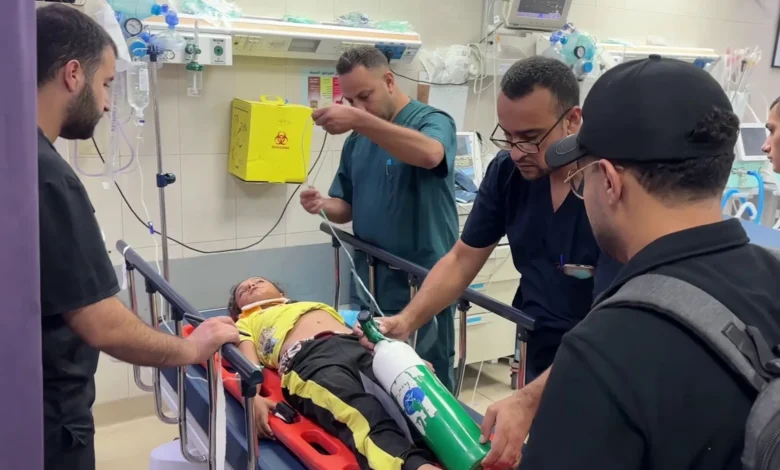 شهيد ومصابون في غزة والصحة العالمية تندد بمنع دخول الدواء للقطاع