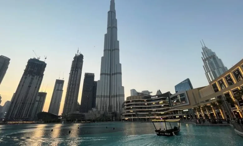 11 شركة في دبي توقع على تعهد بدمج الذكاء الاصطناعي في عملياتها