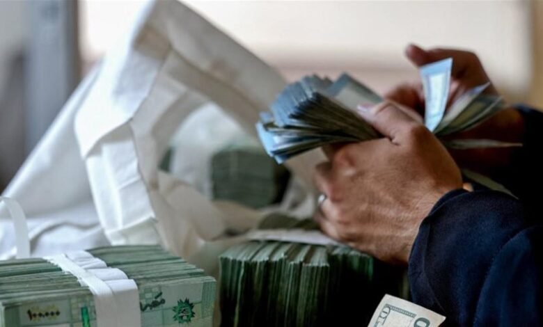 بعد 3 سنوات على استقراره.. تحذيرات من تحرّك سعر صرف الليرة