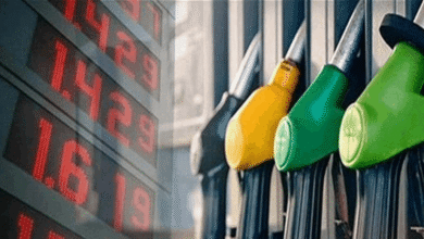 الشحنات تتدفق.. لماذا لا تنخفض أسعار البنزين مع تراجع النفط؟