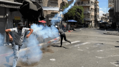 بالعصي والغاز والدهس.. إصابات في صفوف فلسطينيين