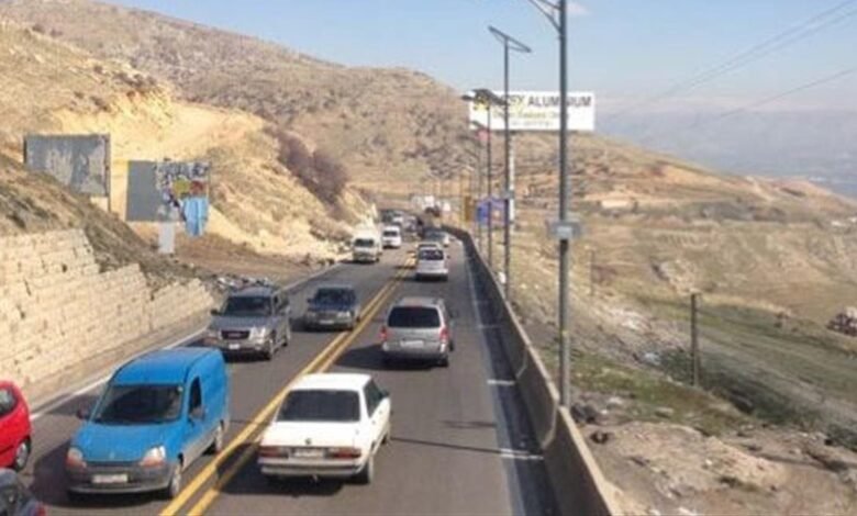 عند حاجز ضهر البيدر... توقيف شخصين وضبط مخدرات