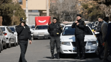 مقتل شرطيين واستهداف قوات عسكرية في ايران