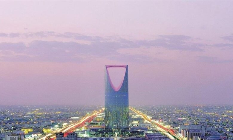 السعوديّة تعترض صاروخين باليستيين... وتحذير "حوثي" لموظفي المنشآت النفطيّة