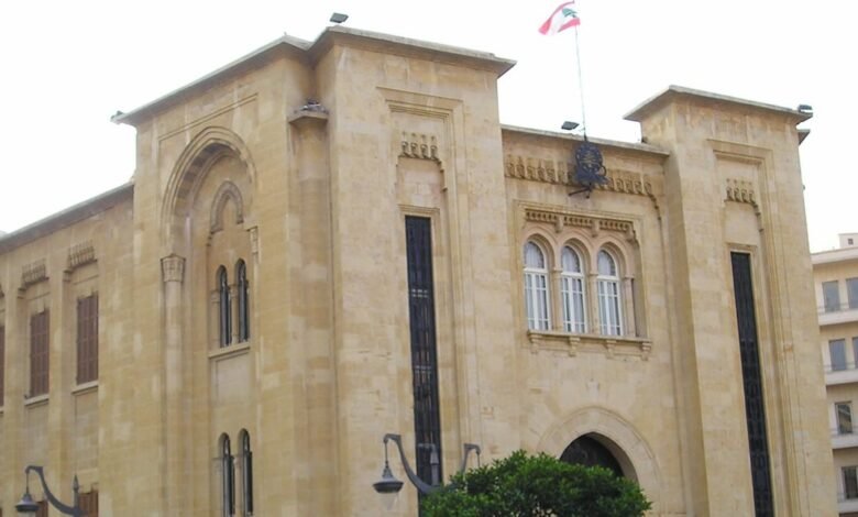 تباعد وتباينات بين "نائبتين"