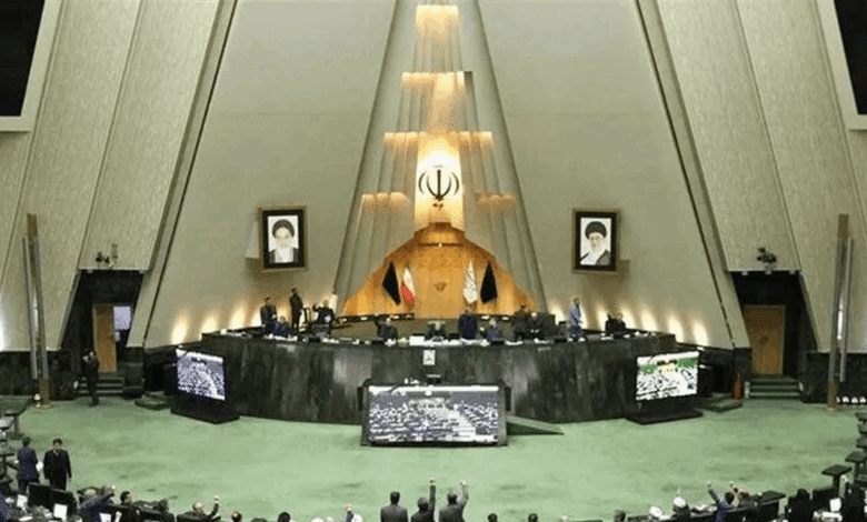 بسبب الظروف الراهنة.. البرلمان الإيراني يصوّت إلكترونيًا على وزير الدفاع المقترح
