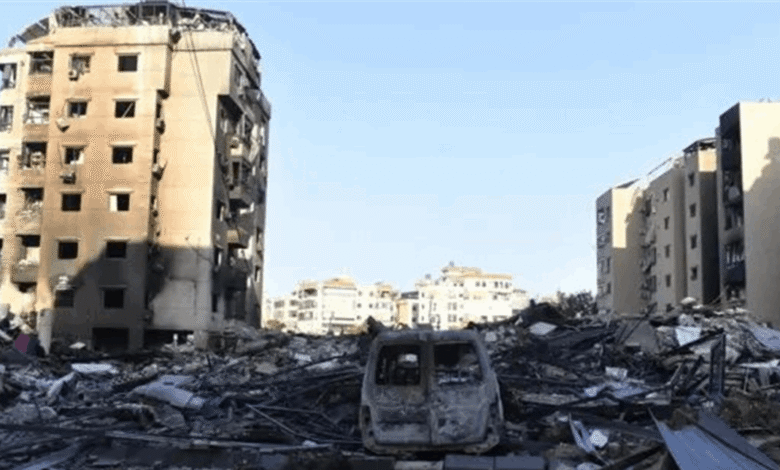 يسرق كابلات وخردة من مبانٍ متضرّرة جراء الحرب.. وهذا ما حلّ به (صورة)