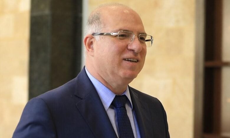 وزير العمل يمدّد مهلة تسوية أوضاع العمال الأجانب حتى نهاية 2026... إليكم التفاصيل