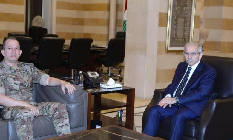 في السراي.. سلام بحث "ملف المتفجرات" مع قائد الجيش