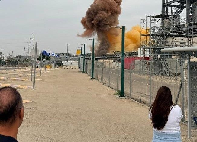 خلال زيارة نتنياهو... إنفجار ومخاوف من تسرّب مواد خطيرة