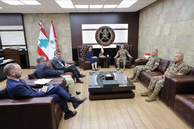 قائد الجيش استقبل سفيرة سويسرا والأمين العام المساعد لجامعة الدول العربية