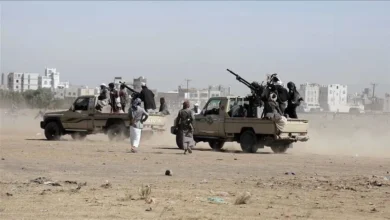 الأسعار ارتفعت والمواد الغذائية بدأت تنفد.. تقرير يروي معاناة اليمنيين مع تقدّم الحوثيين نحو "ثالث أكبر مدينة"