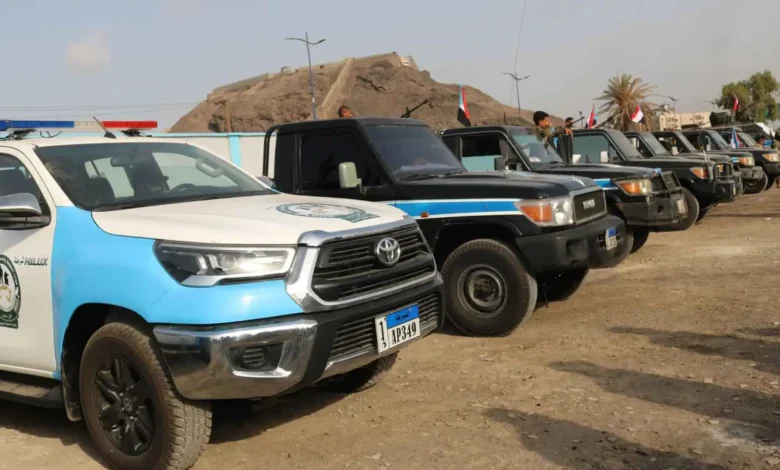 محافظ عدن يعلن ضبط مطلوبين أمنياً وتفكيك خلايا إرهابية مرتبطة بالحوثيين