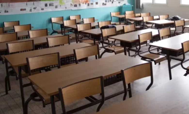 هل تسرّعت كرامي لـ"تنقذ موقفها"؟ قرار دمج الصفوف يثير مخاوف على تعليم التلامذة