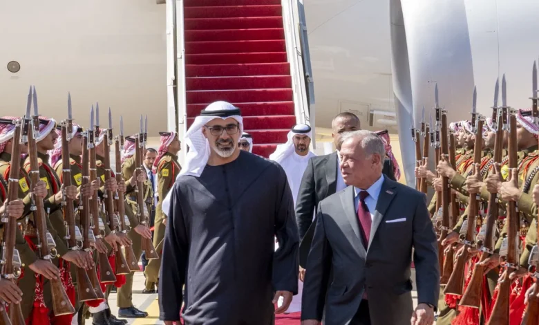 بالصور... ولي عهد أبوظبي يصل إلى الأردن لوضع حجر أساس سكة حديد العقبة