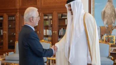 أمير قطر يبحث مع وزير داخلية إيران جهود خفض التصعيد