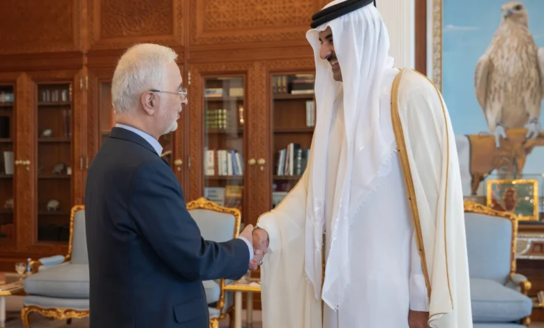 أمير قطر يبحث مع وزير داخلية إيران جهود خفض التصعيد