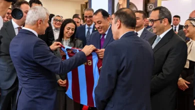 اسم محمد صلاح يخطف الأضواء في زيارة رئيس الوزراء المصري لمعرض "تراثنا"