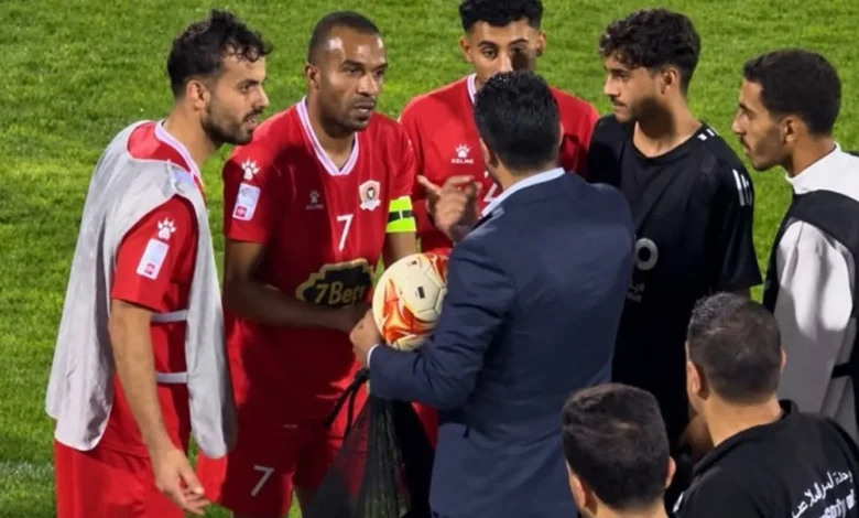 مسؤول يرفض منح مهاجم الجزيرة كرة المباراة في الدوري الأردني (فيديو)