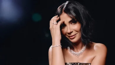 منى زكي بفستان أسود من كارولينا هيريرا في مهرجان الجونة