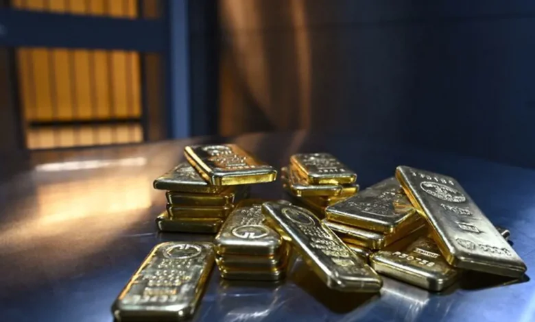 سعر الذهب يرتفع مدعوماً بضعف النفط والدولار