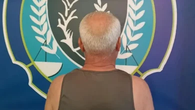 أطلق النار بين قدمَيه وهدّده بمسدّس على رقبته… الأمن اللبناني يوقفه