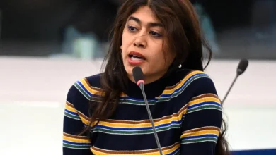 النائبة الأوروبية ريما حسن في مرمى الاتهامات بسبب نزعها علم إسرائيل