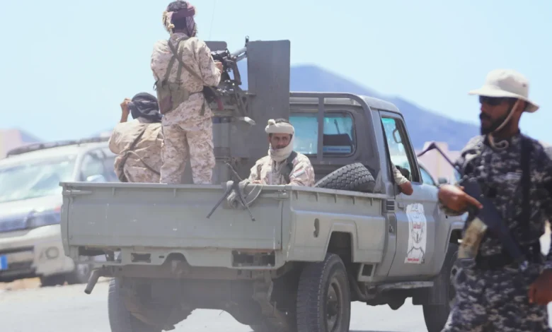 الحوثيون يستهدفون مطار عدن والتحالف يعلن تدمير صاروخ أطلق باتجاه الرياض