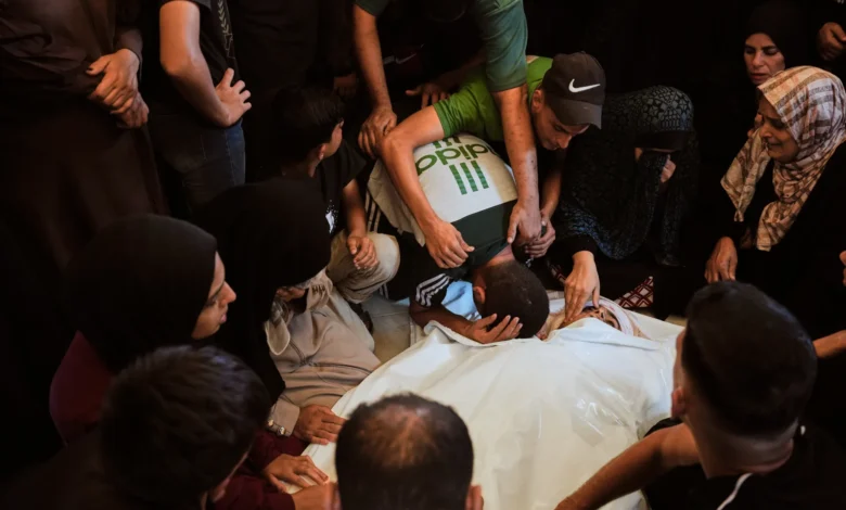 غزة.. شهيد وإصابات بالرصاص ونسف منازل وسط خروقات إسرائيلية متواصلة