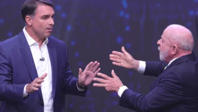 "مهرج" و"فاسد".. اتهامات متبادلة بين دا سيلفا وبولسونارو قبيل حسم انتخابات البرازيل