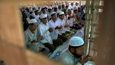 مُنعوا ترميم مساجدهم فانهارت فوقهم.. هكذا فتك الزلزال بمسلمي ميانمار