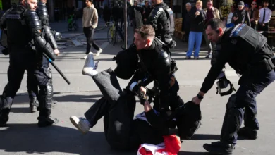 احتجاجات عنيفة في فرنسا ضد الغلاء.. اقتحام بلدية مرسيليا وإحراق في ليون