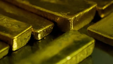 الذهب يتراجع... كم سجّل سعره؟