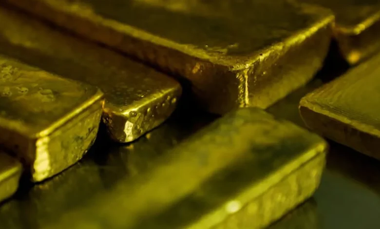الذهب يتراجع... كم سجّل سعره؟
