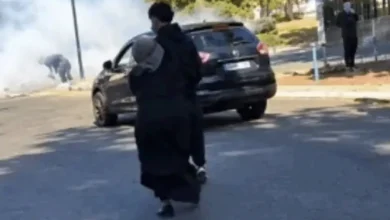 هزت المنصات وطغت على الاحتجاجات.. ما قصة "أم الأسبوع" المغربية في فرنسا؟