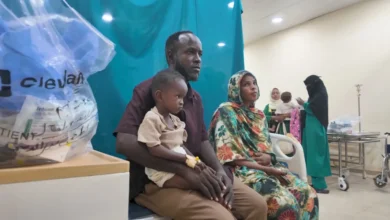 400 طفل على قوائم الانتظار.. مرضى النزوح بالسودان يصارعون الألم