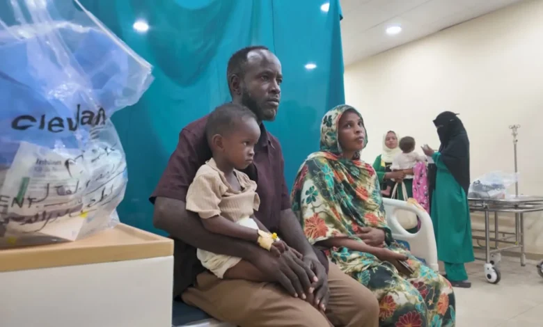 400 طفل على قوائم الانتظار.. مرضى النزوح بالسودان يصارعون الألم
