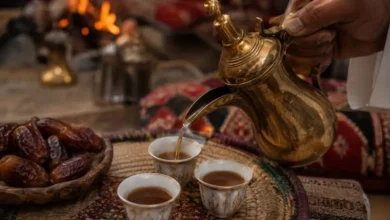حكايات العرب على فنجان قهوة... لكلّ نقشة وطن ولكلّ فنجان حكاية