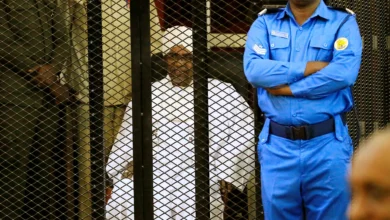 أسرة البشير تطالب بعلاجه خارج السودان وتنفي تلقي موافقة رسمية