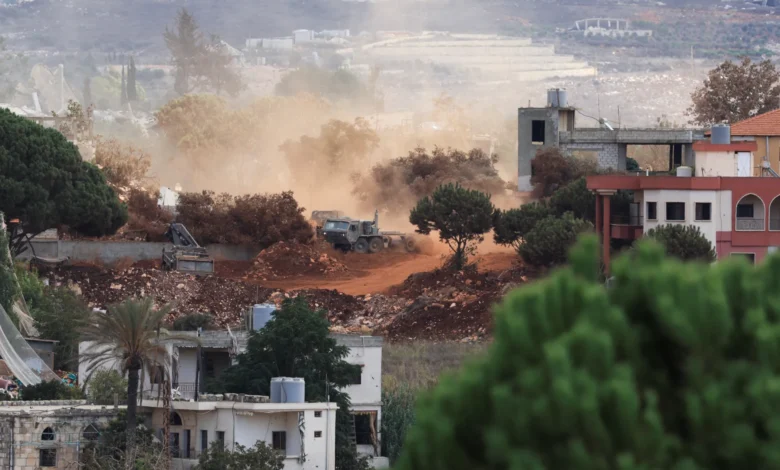 تصعيد إسرائيلي بجنوب لبنان وتحذيرات من ألغام وقنابل عنقودية